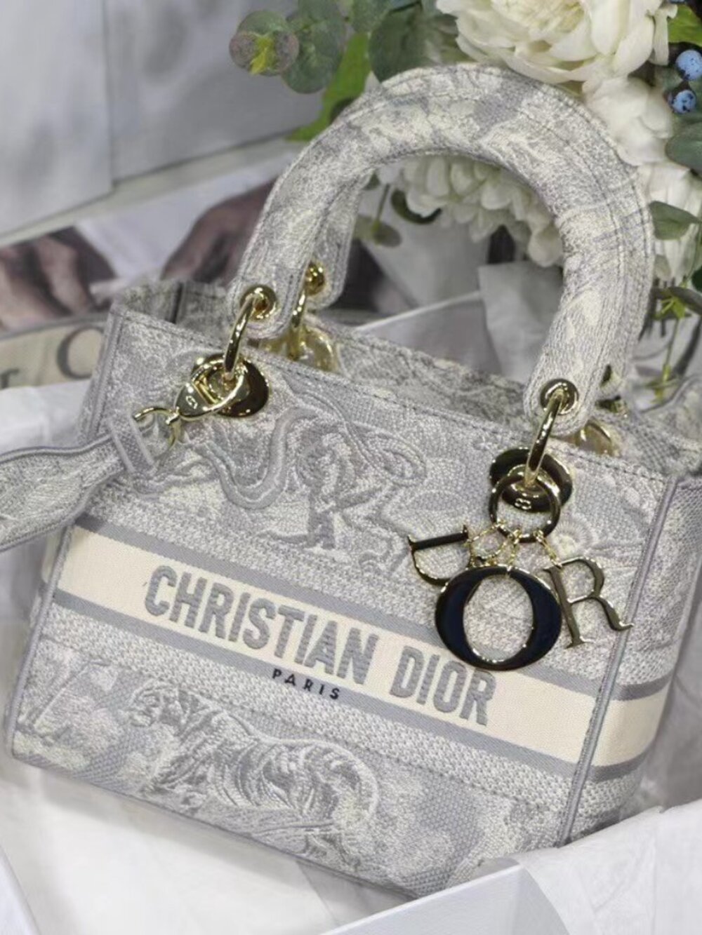 🐱Dior Lady D-Lite Bag  Embroidered